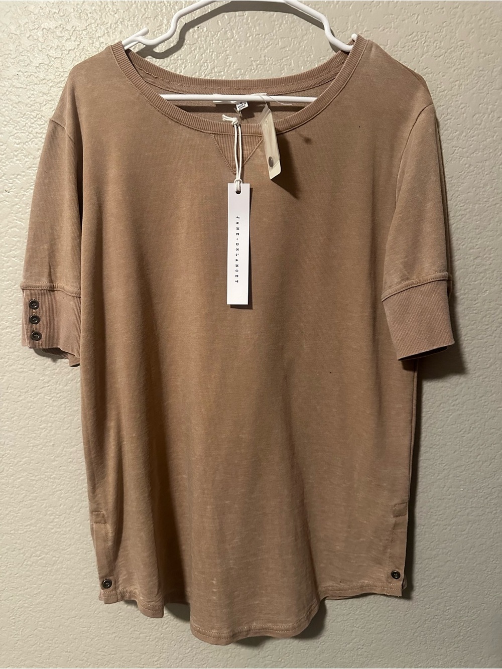 Women’s Short-Sleeve Crewneck Shirt in Beige Jane + Delancey size M Medium Med.